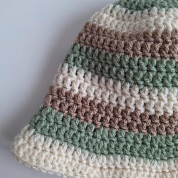 Gehaakt baby zonnehoedje 'Sage, crème en beige'