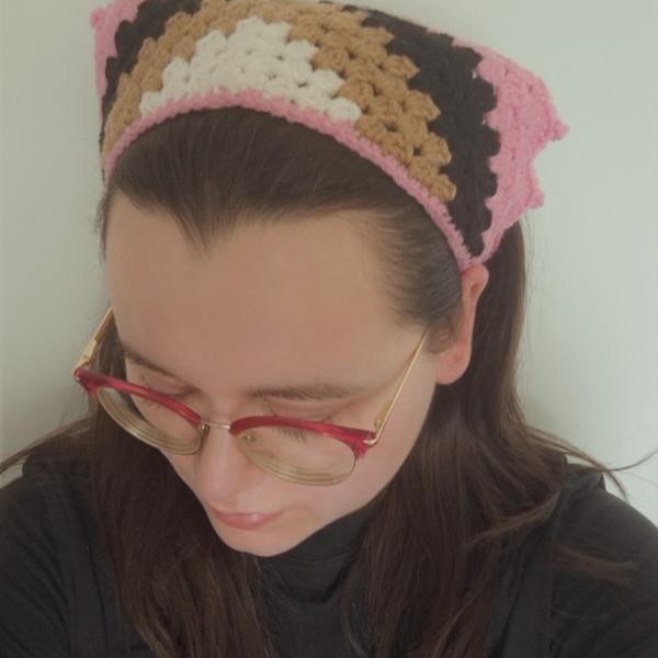 Gehaakte bandana | Crème, lichtbruin, zwart en roze