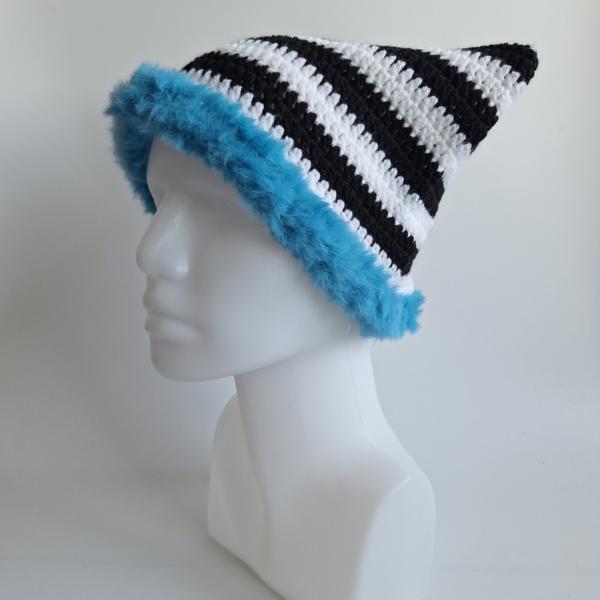 Gehaakte muts met imitatiebont | Zwart, wit en blauw