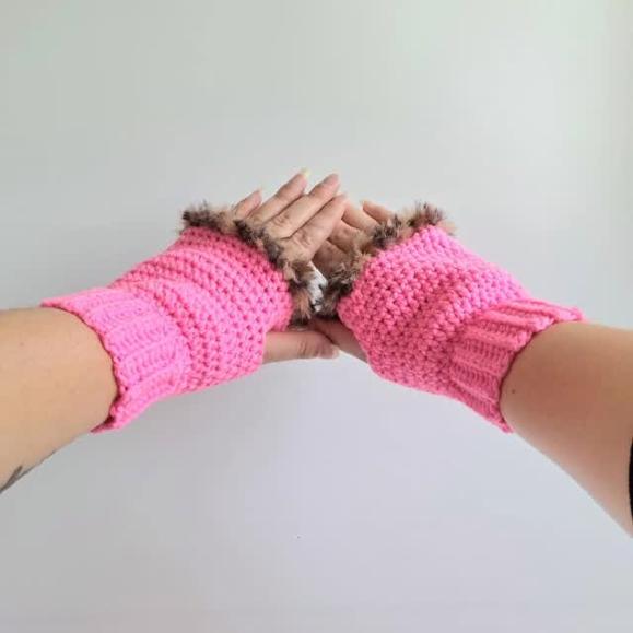 COZY UP IN DEZE SUPER VROLIJKE HANDSCHOENEN🥰🛍LINK IN BIO!

#handmade #cute #fyp #gloves #crochet