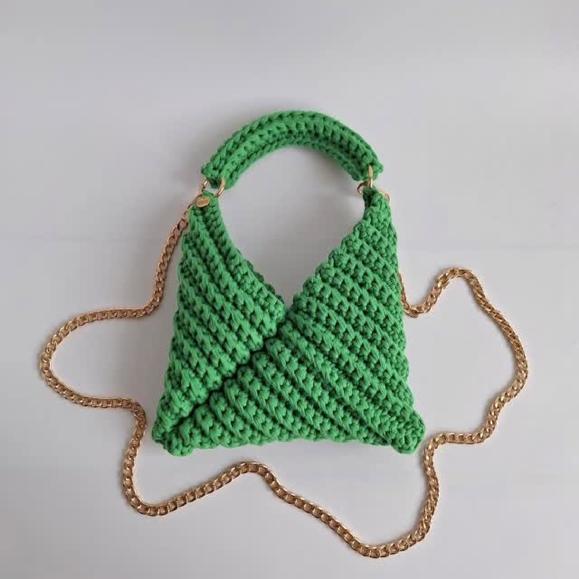 Ontdek mijn handgemaakte collectie tassen via onderstaande link of klik op de link in mijn bio om te shoppen 🛍👇🫶

https://www.swanmarket.nl/creative/silasdesignbybritt/

#crochetbag #gehaaktetas #fyp #bagreels #handmadereels